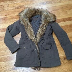 CLOSET CLEAN OUT !!!Fabulous furs army green with faux fur collar size small